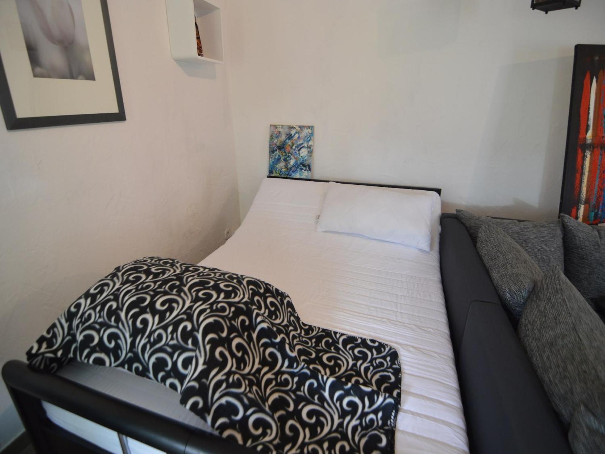 Cozy Apartment In Immerath With Fishing Near Екстериор снимка
