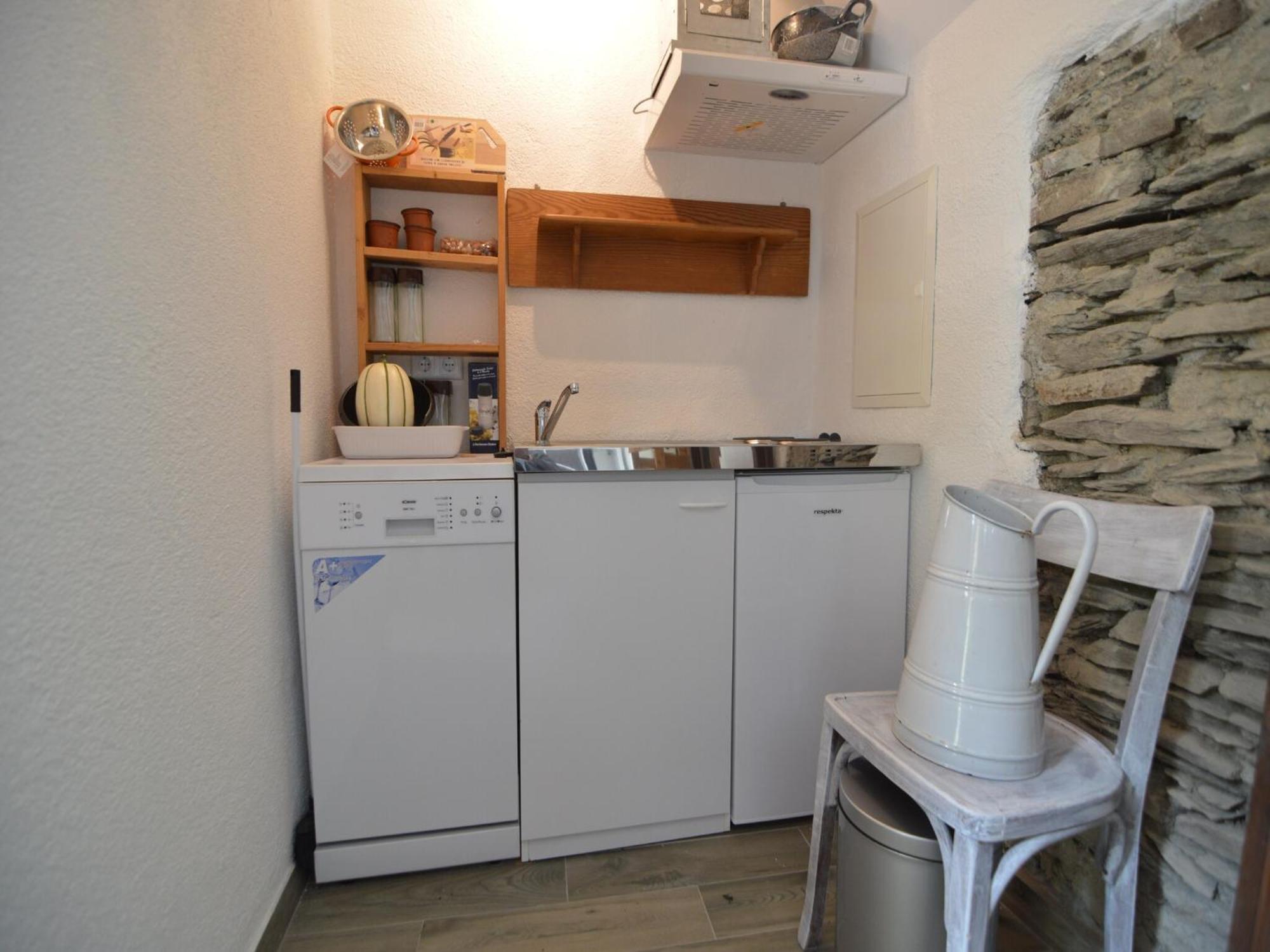 Cozy Apartment In Immerath With Fishing Near Екстериор снимка
